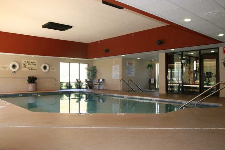 Hampton Inn Milwaukee Northwest Exterior foto